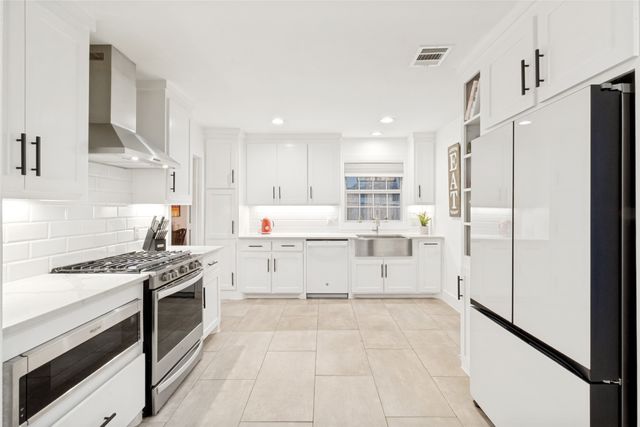 6867 Gaston Avenue, Dallas, TX 75214