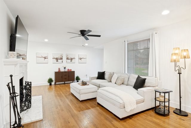6867 Gaston Avenue, Dallas, TX 75214