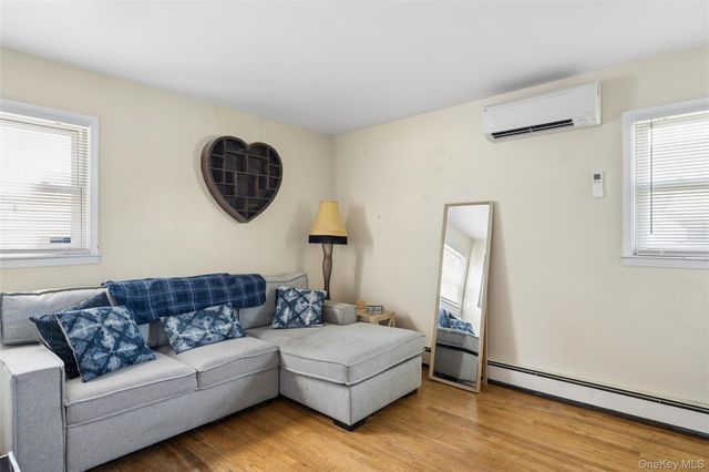 231 E Hampton Road, Lindenhurst, NY 11757