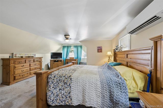 231 E Hampton Road, Lindenhurst, NY 11757