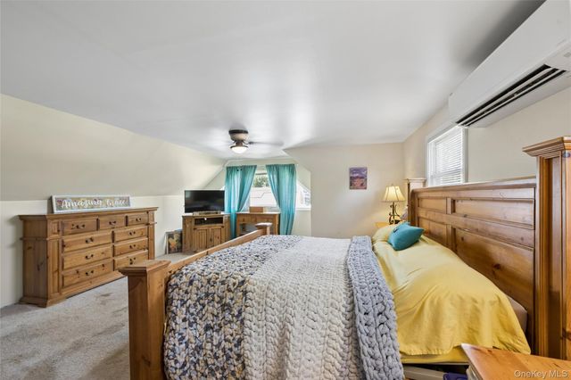 231 E Hampton Road, Lindenhurst, NY 11757