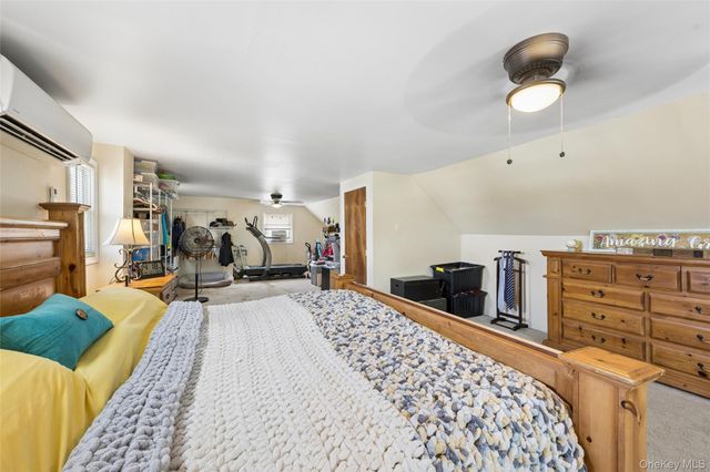 231 E Hampton Road, Lindenhurst, NY 11757