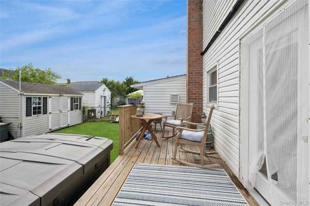 231 E Hampton Road, Lindenhurst, NY 11757