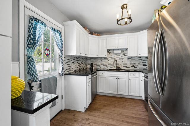 231 E Hampton Road, Lindenhurst, NY 11757