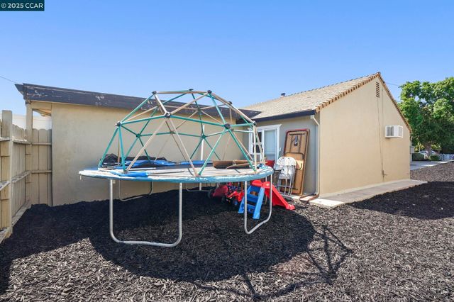 102 Alturas Ave, Pittsburg, CA 94565