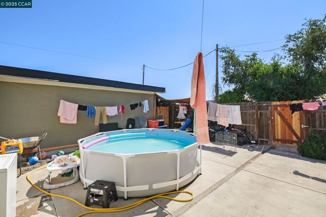 102 Alturas Ave, Pittsburg, CA 94565