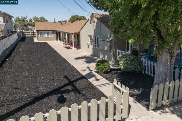 102 Alturas Ave, Pittsburg, CA 94565