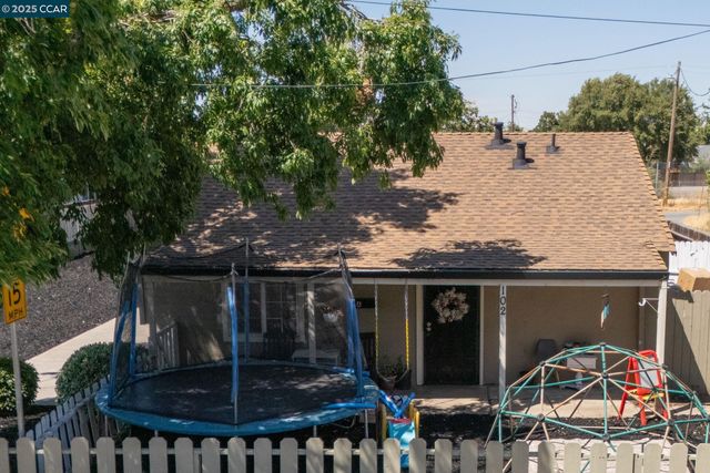 102 Alturas Ave, Pittsburg, CA 94565