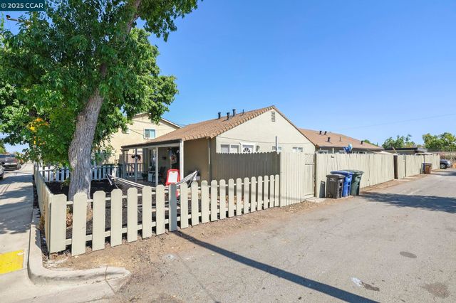 102 Alturas Ave, Pittsburg, CA 94565