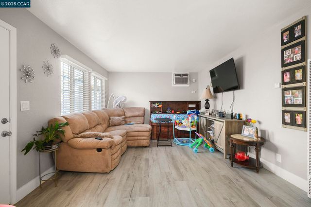 102 Alturas Ave, Pittsburg, CA 94565