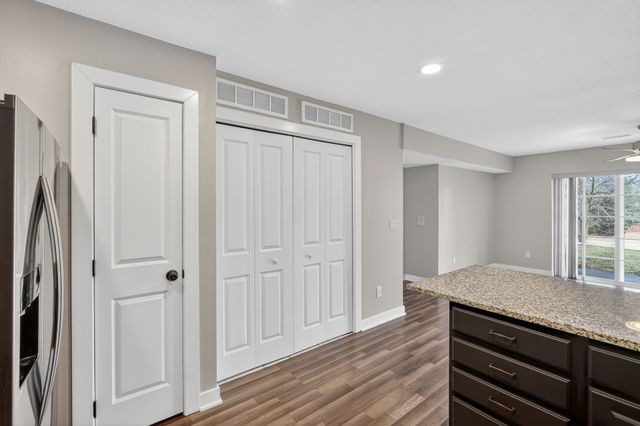 5916 Sutton Place 3, Urbandale, IA 50322