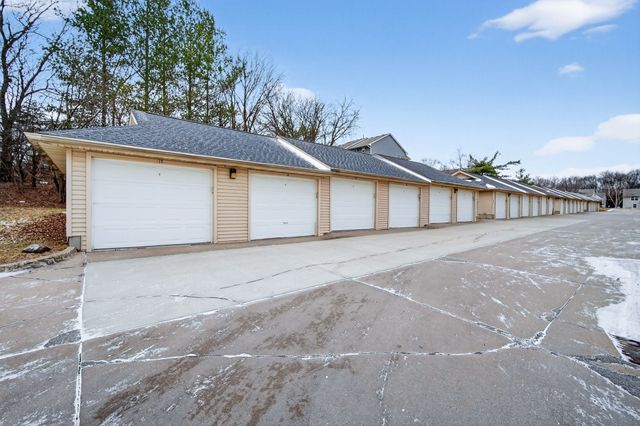 5916 Sutton Place 3, Urbandale, IA 50322