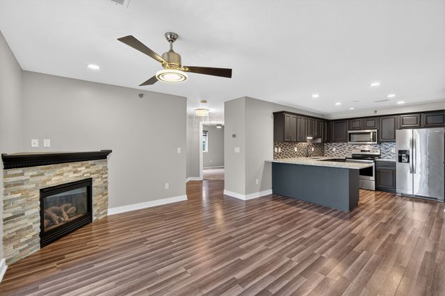 5916 Sutton Place 3, Urbandale, IA 50322