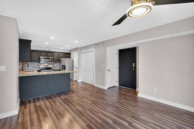 5916 Sutton Place 3, Urbandale, IA 50322