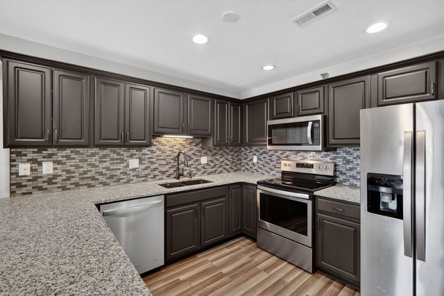 5916 Sutton Place 3, Urbandale, IA 50322