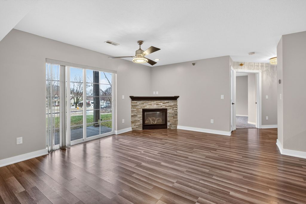 5916 Sutton Place 3, Urbandale, IA 50322