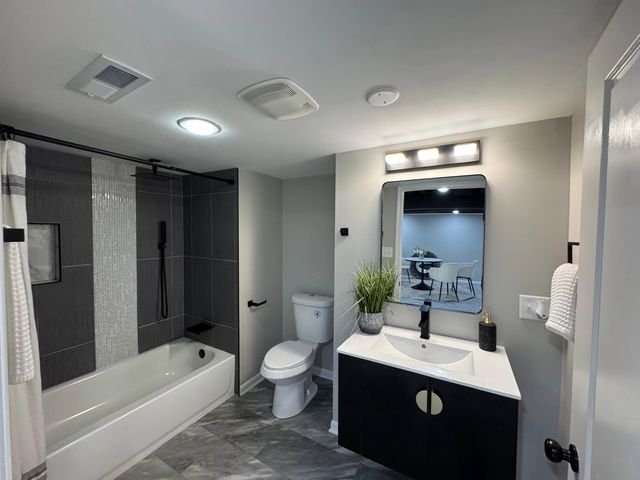 8009 Greenwood Avenue, Munster, IN 46321