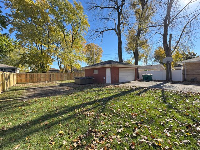 8009 Greenwood Avenue, Munster, IN 46321