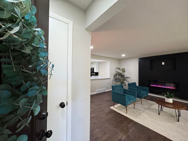 8009 Greenwood Avenue, Munster, IN 46321