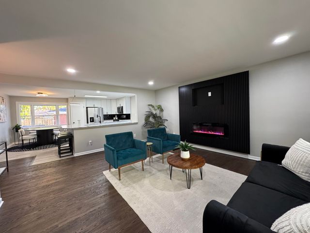 8009 Greenwood Avenue, Munster, IN 46321