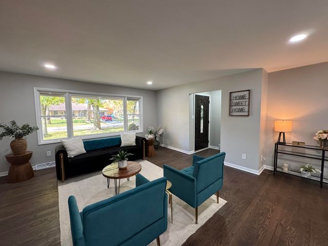 8009 Greenwood Avenue, Munster, IN 46321