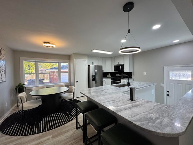 8009 Greenwood Avenue, Munster, IN 46321