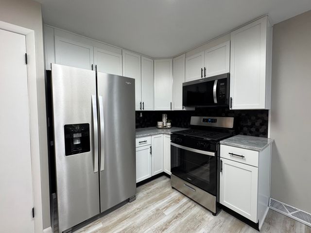 8009 Greenwood Avenue, Munster, IN 46321