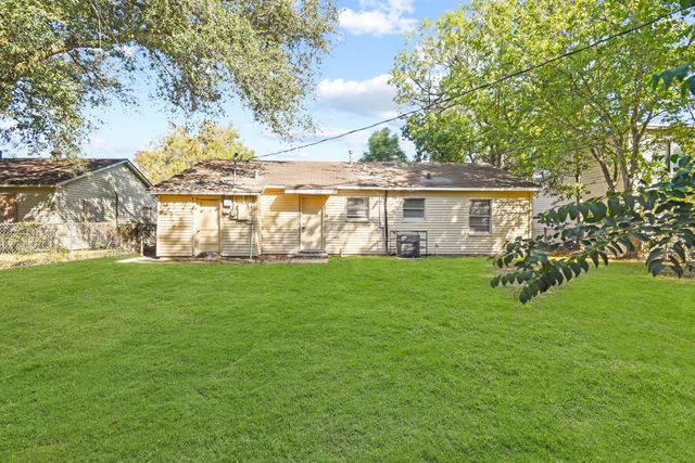 911 Patsy Drive, Baytown, TX 77520