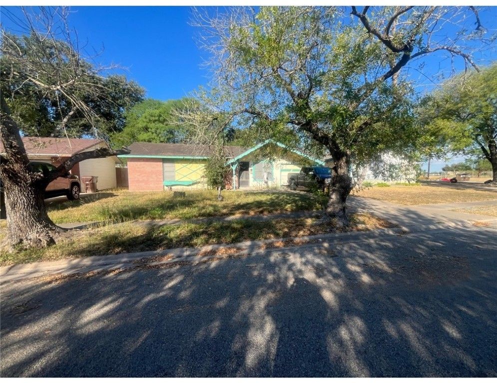 307 S 22nd St, Kingsville, TX 78363