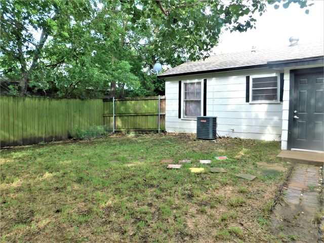 2412 N Carroll Boulevard, Denton, TX 76201