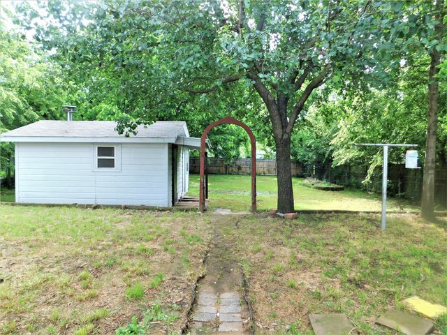 2412 N Carroll Boulevard, Denton, TX 76201