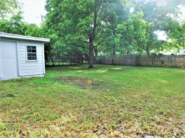 2412 N Carroll Boulevard, Denton, TX 76201