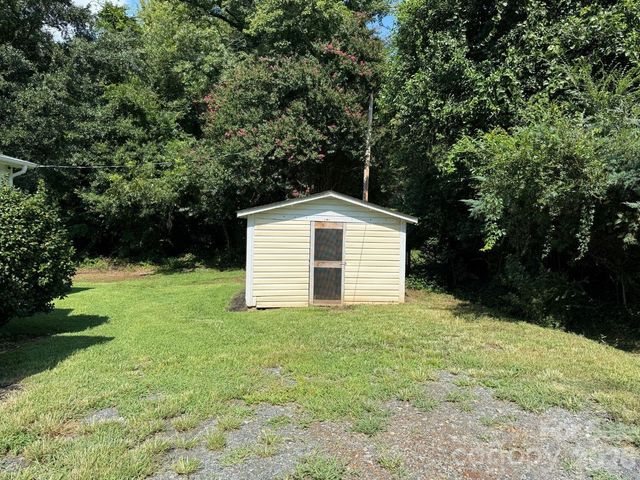 1351 S Aspen Street, Lincolnton, NC 28092