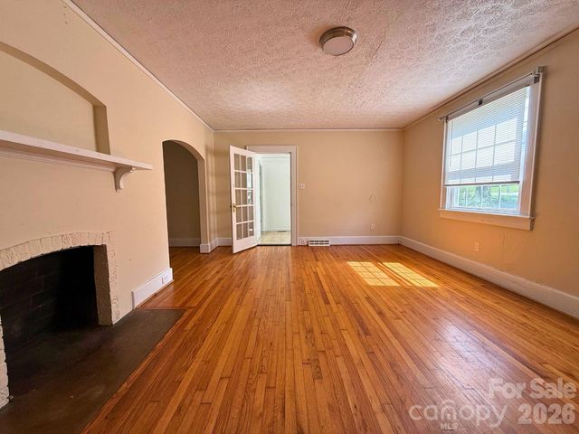 1351 S Aspen Street, Lincolnton, NC 28092