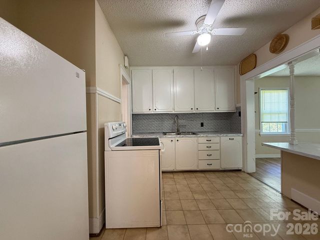 1351 S Aspen Street, Lincolnton, NC 28092