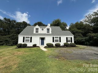 1351 S Aspen Street, Lincolnton, NC 28092