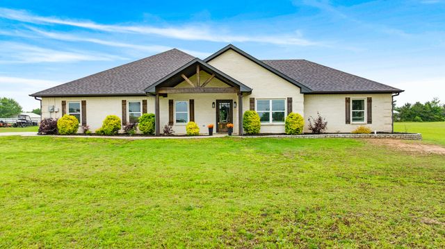 221 Private Road 33082, Sumner, TX 75486