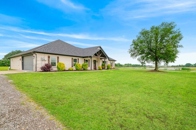 221 Private Road 33082, Sumner, TX 75486