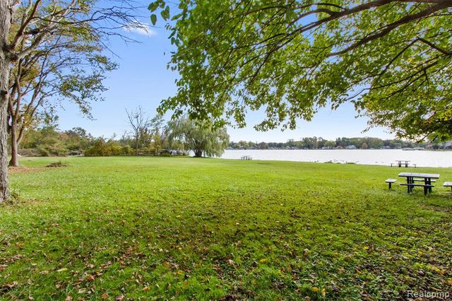 315 Tower Road, White Lake, MI 48386