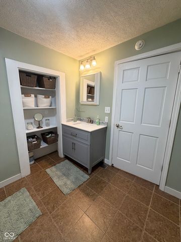 194 N Indiana Street, Danville, IN 46122