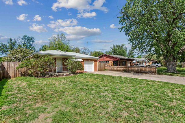 243 N Sunnyside Rd, Haysville, KS 67060