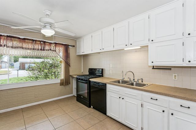 243 N Sunnyside Rd, Haysville, KS 67060