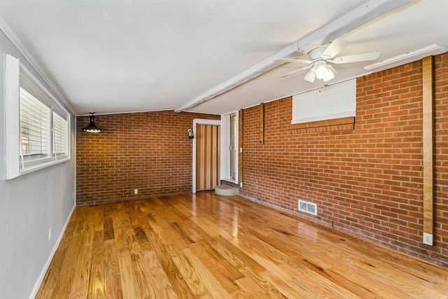 243 N Sunnyside Rd, Haysville, KS 67060