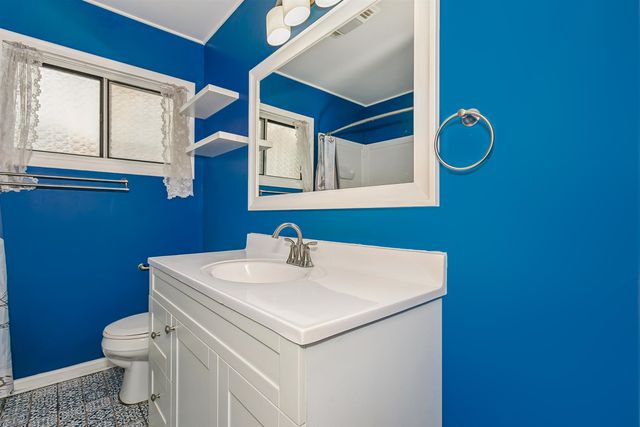 243 N Sunnyside Rd, Haysville, KS 67060