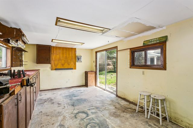 243 N Sunnyside Rd, Haysville, KS 67060