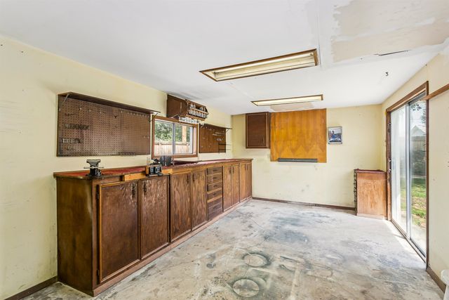 243 N Sunnyside Rd, Haysville, KS 67060