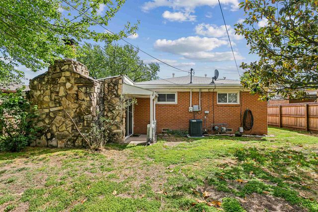 243 N Sunnyside Rd, Haysville, KS 67060