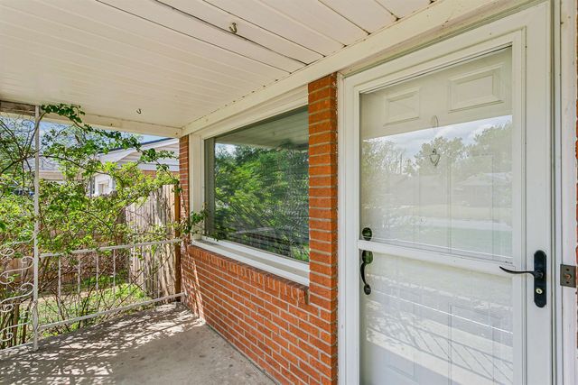 243 N Sunnyside Rd, Haysville, KS 67060