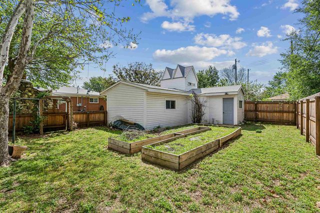 243 N Sunnyside Rd, Haysville, KS 67060