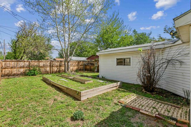 243 N Sunnyside Rd, Haysville, KS 67060